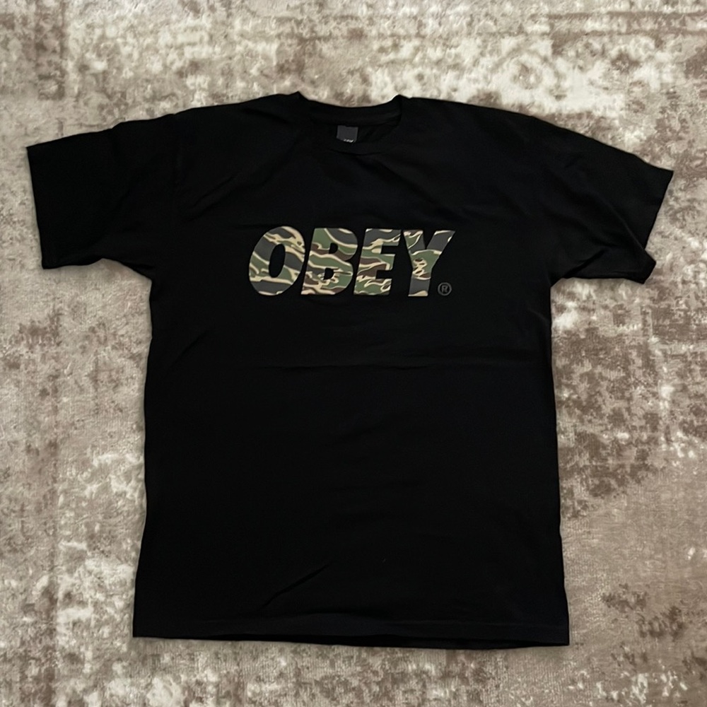Obey t shirt